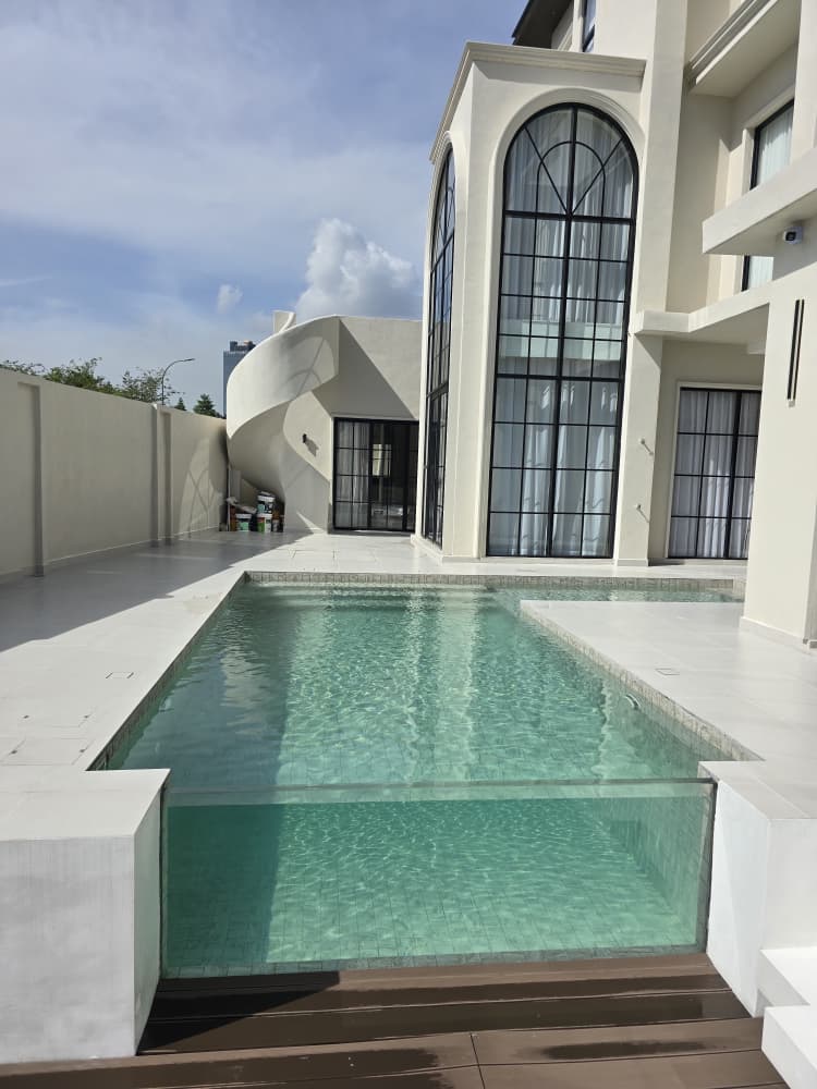 Completed project detail: the transparent edge reads as a clean architectural feature after the engineering is concealed.